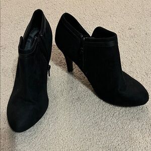 Dexflex Comfort Black Heeled Boots